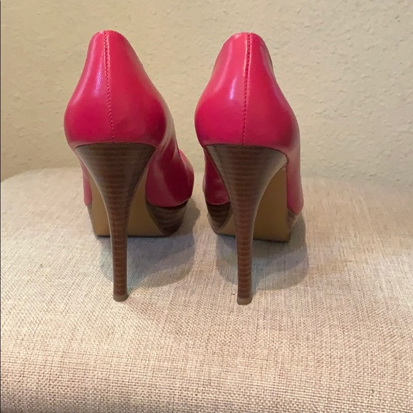 Women’s Guess heels - Picture 3 of 4